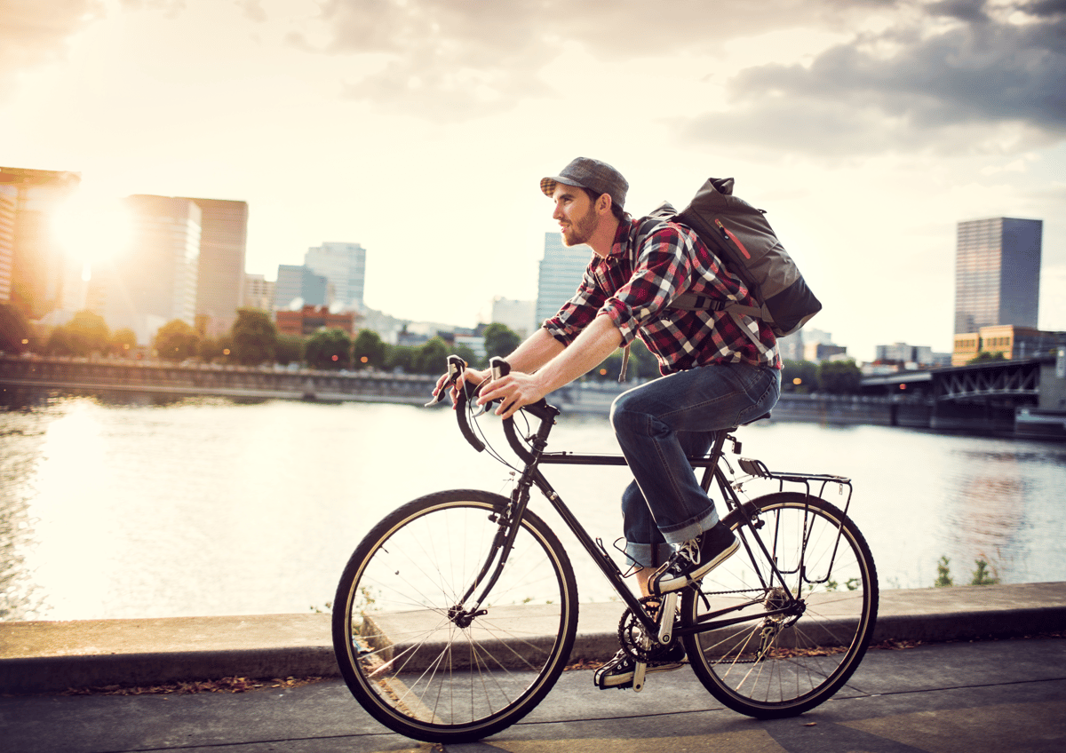 Urbaner Radfahrer Auf Rennrad